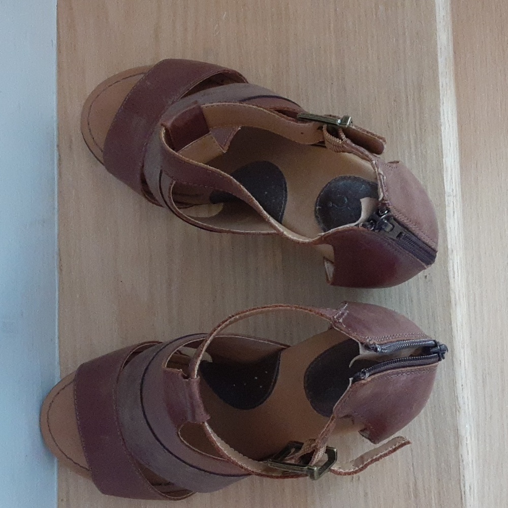 Women's shoes